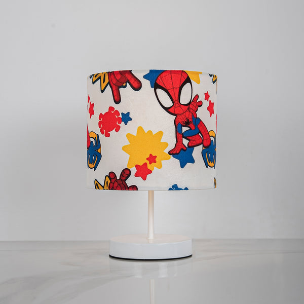 أباجورة استاند مودرن WDD-015 – تصميم أنيق من المعدن المطلي باللون الأبيض مع شابو قطيفة فاكيوم مقاوم للحرارة