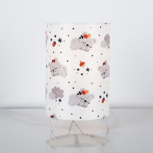 أباجورة مودرن WDD-018 – تصميم أنيق من شاسيه حديد وطبقة فاكيوم مقاومة للحرارة مع قماش مطبوع فاخر