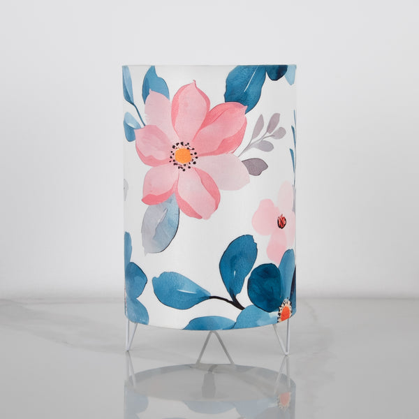 أباجورة استاند مودرن WDD-028 – تصميم راقٍ من المعدن المطلي باللون الأبيض مع شابو قطيفة فاكيوم مقاوم للحرارة