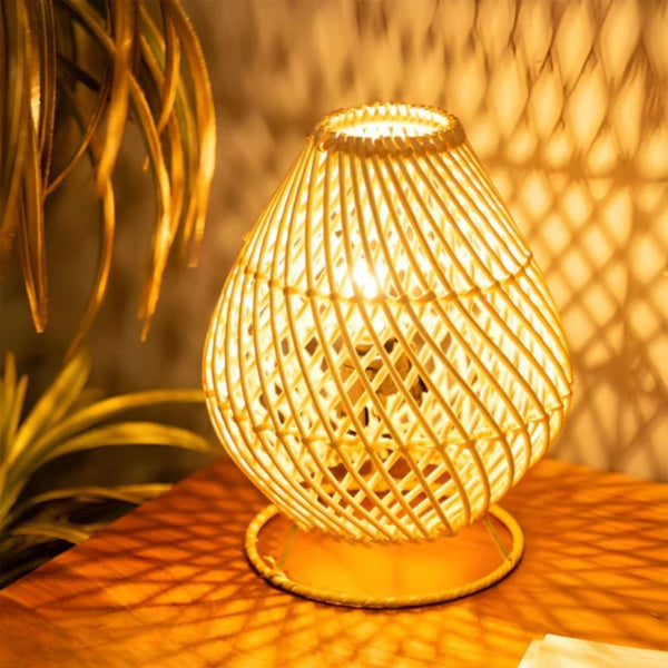 نجفة بامبو طبيعي صغيرة بتصميم أنيق وعصري